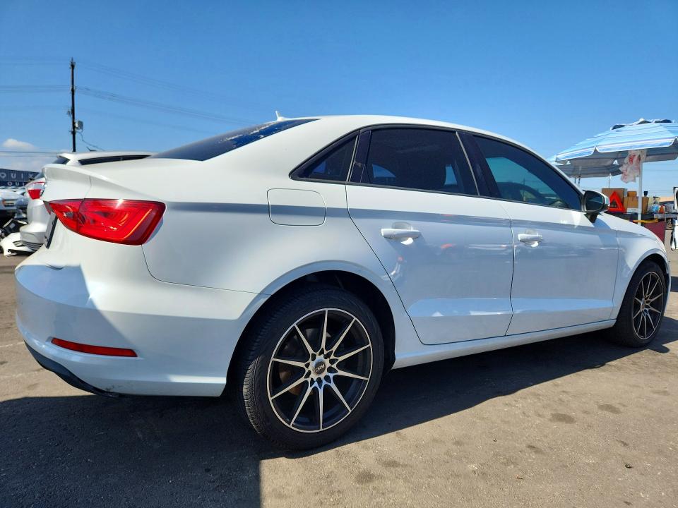 Foto 3 de la subasta – 2015 AUDI A3 con VIN WAUACGFF1F1009659