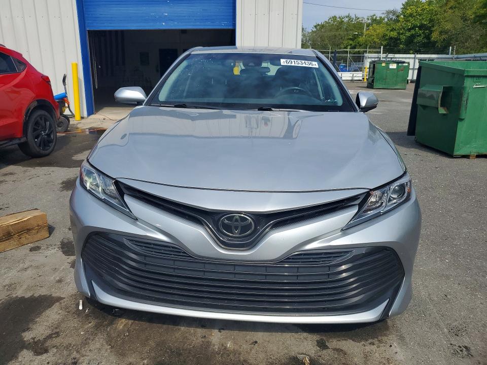 Photo 5 from auction – 2018 TOYOTA CAMRY with VIN 4T1B11HK9JU619476