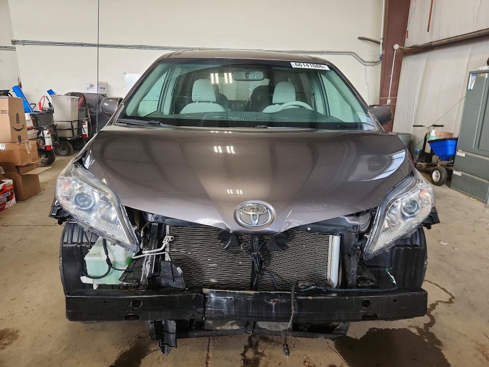 Photo 5 from auction – 2013 TOYOTA SIENNA with VIN 5TDKK3DC0DS294088