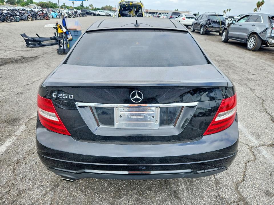 Снимка 6 от търг – 2012 MERCEDES-BENZ C с VIN WDDGJ4HB9CF916837