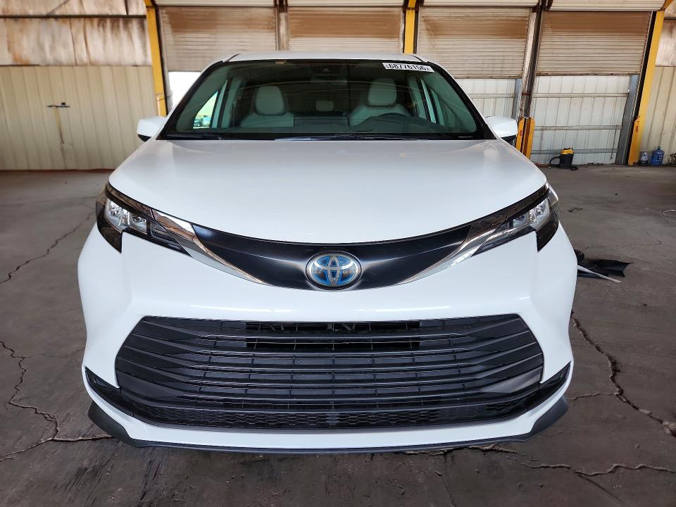 Снимка 5 от търг – 2023 TOYOTA SIENNA с VIN 5TDKRKEC4PS140217