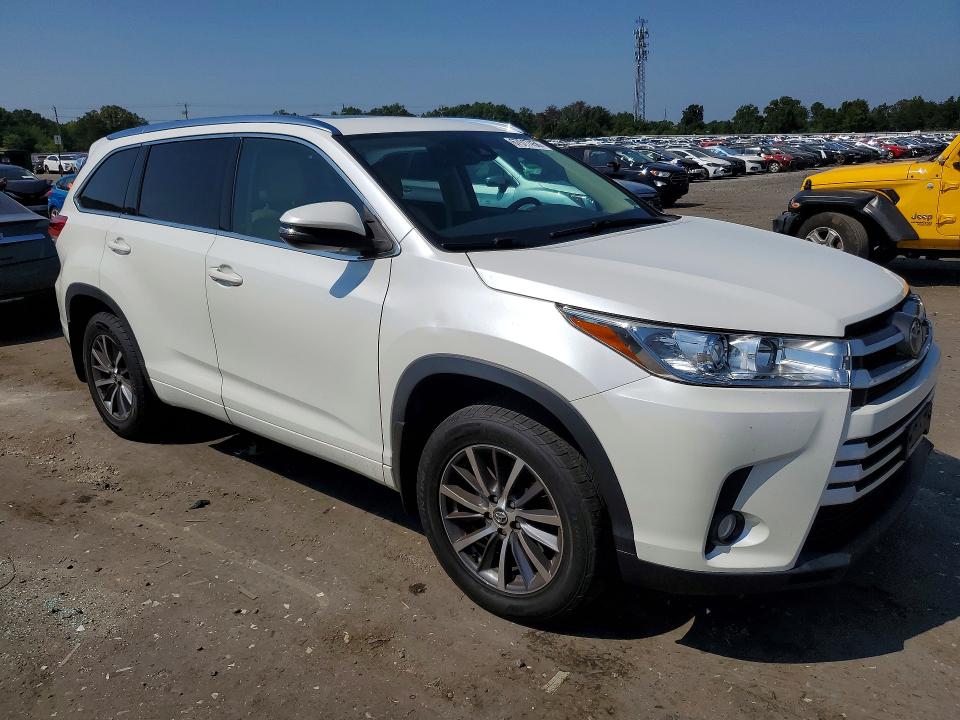 Photo 4 from auction – 2018 TOYOTA HIGHLANDER with VIN 5TDJZRFHXJS911124