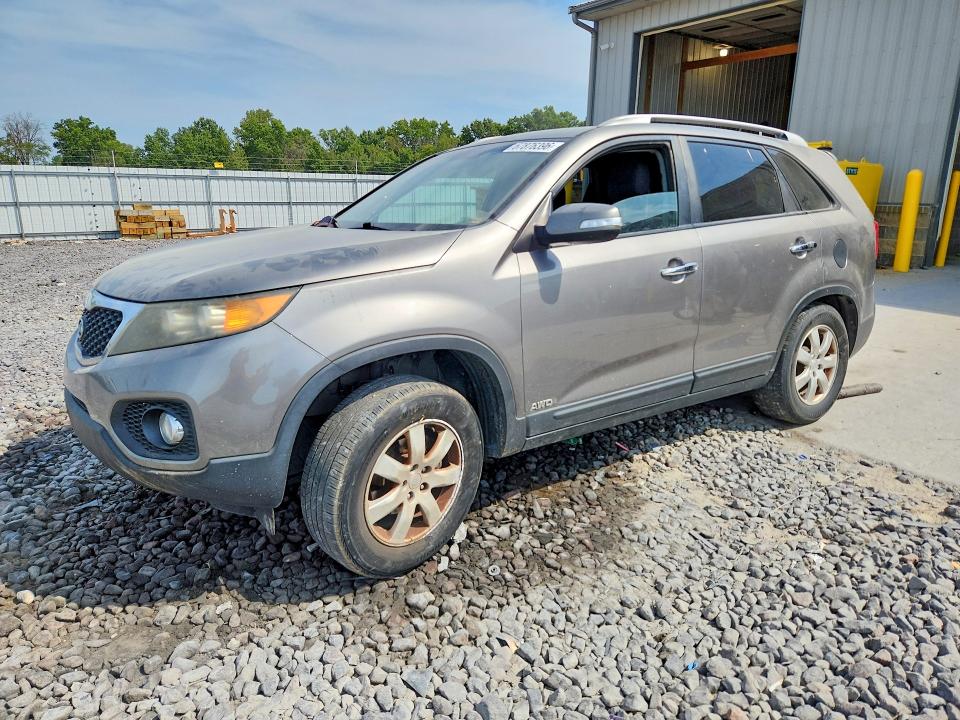 KIA SORENTO 2011 con VIN 5XYKTCA12BG144042 - Foto de la subasta