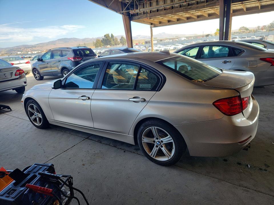 صورة رقم 2 من المزاد - 2015 BMW 328 مع VIN WBA3C1C57FK122897