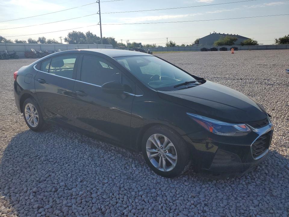 Снимка 4 от търг – 2019 CHEVROLET CRUZE с VIN 1G1BE5SM2K7144434