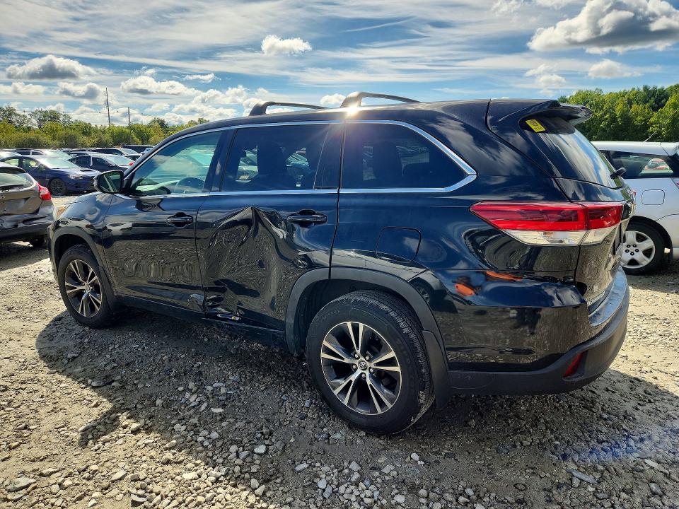 Снимка 2 от търг – 2018 TOYOTA HIGHLANDER с VIN 5TDBZRFH4JS844086