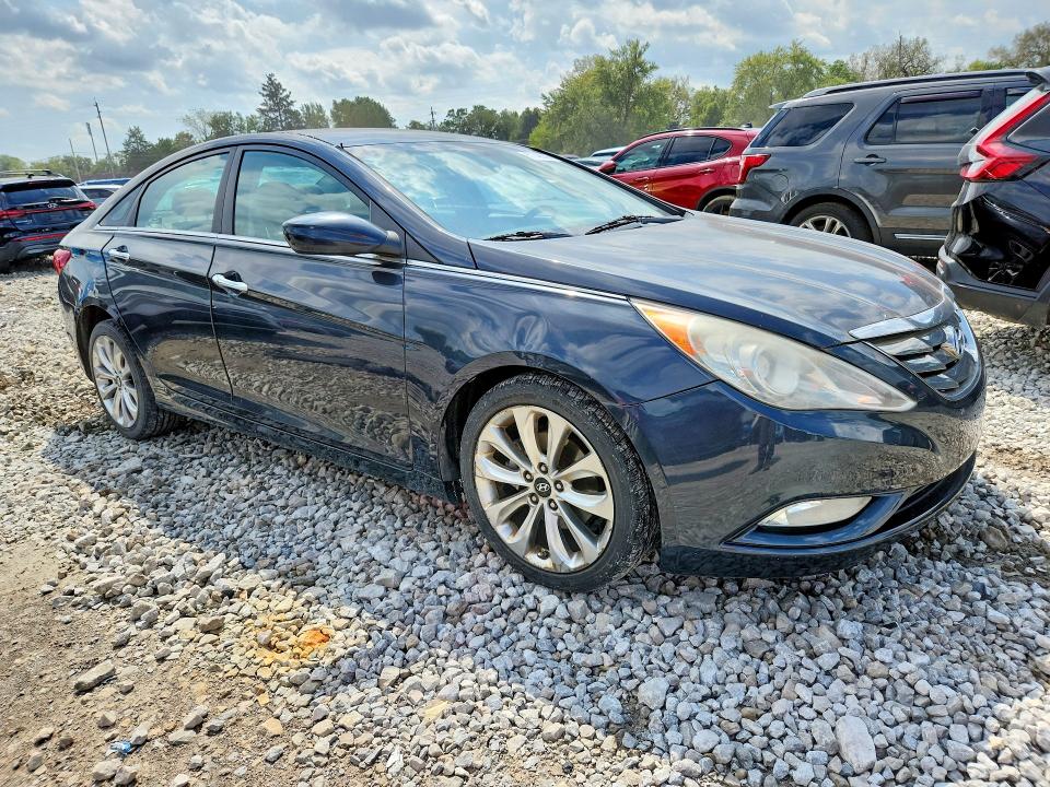 Photo 4 from auction – 2011 HYUNDAI SONATA with VIN 5NPEC4AC5BH036527