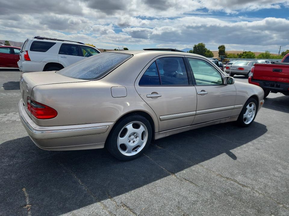 Photo 3 from auction – 2001 MERCEDES-BENZ E with VIN WDBJF70J61B185647