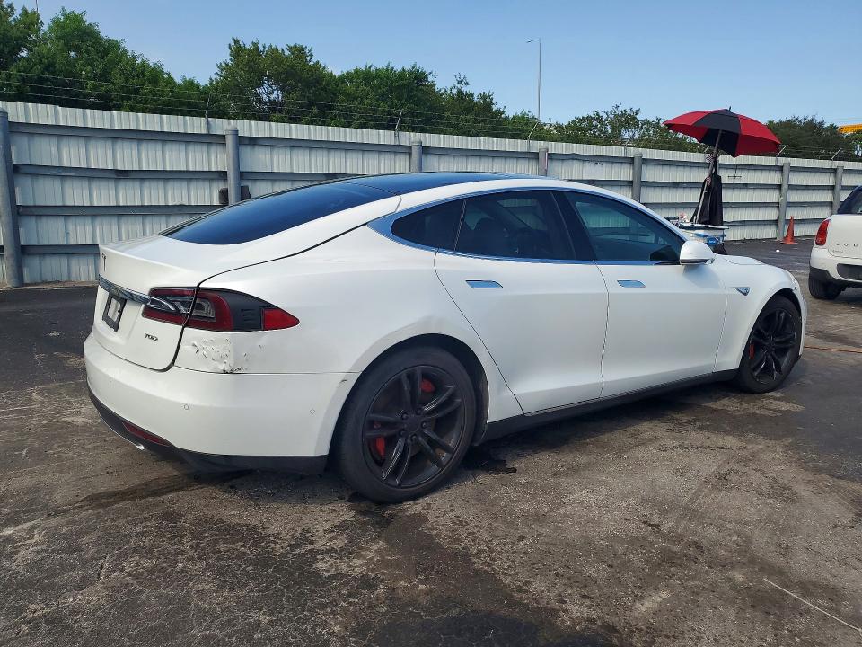 Photo 3 from auction – 2015 TESLA MODEL S with VIN 5YJSA1S22FF096735