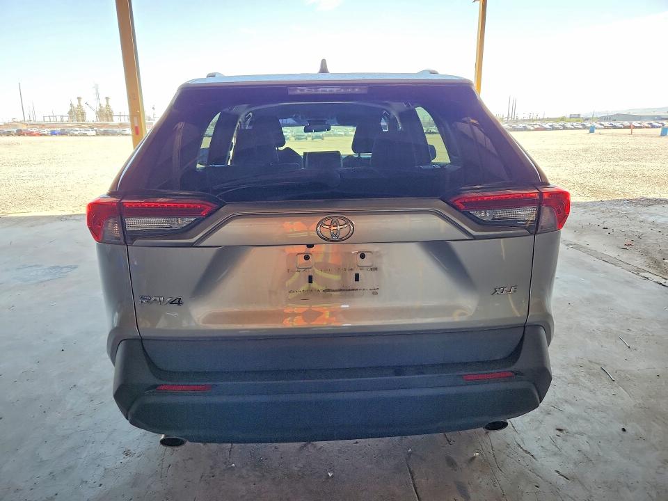 Photo 6 from auction – 2021 TOYOTA RAV4 with VIN 2T3W1RFV4MC128629