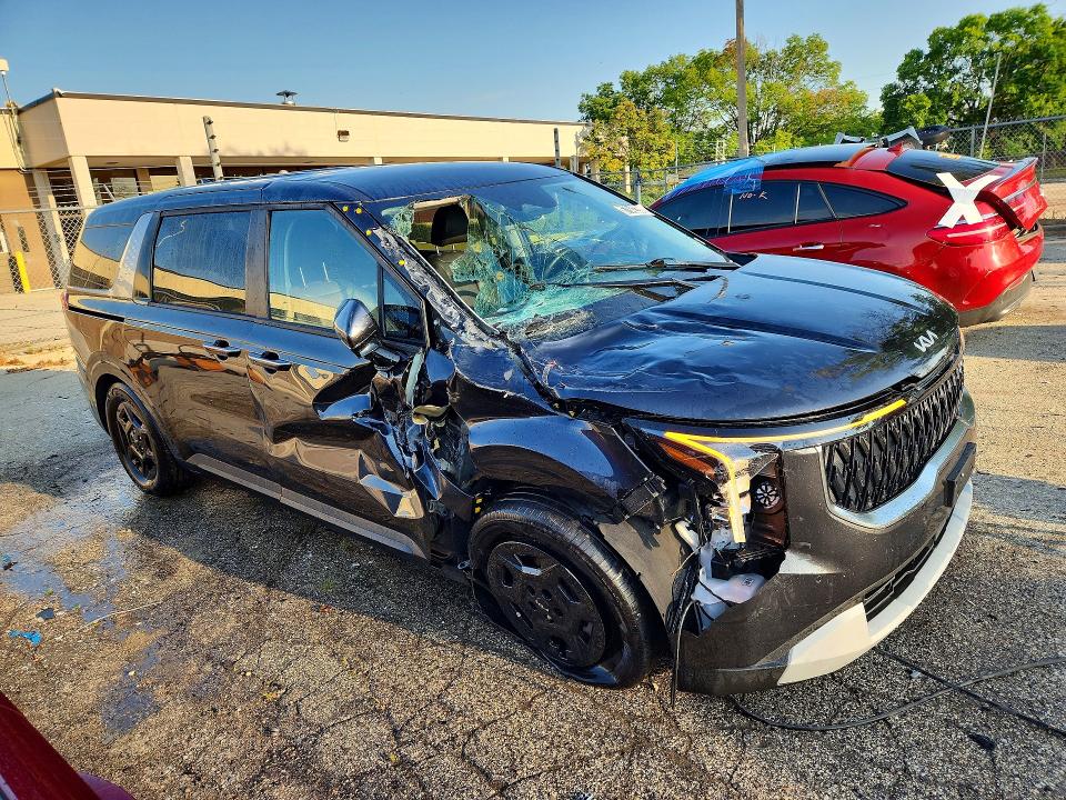Photo 4 from auction – 2026 KIA CARNIVAL with VIN KNDNB5K33T6570046