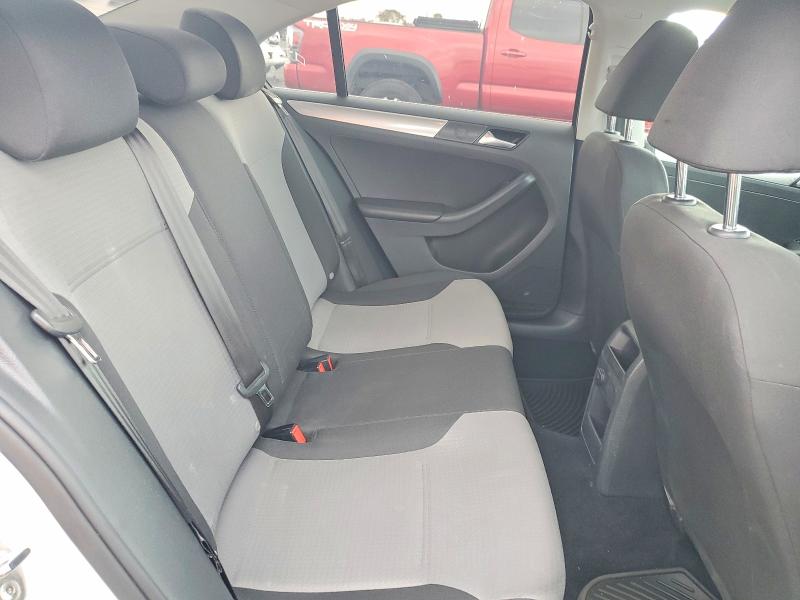 Photo 10 from auction – 2017 VOLKSWAGEN JETTA with VIN 3VW2B7AJ1HM312756