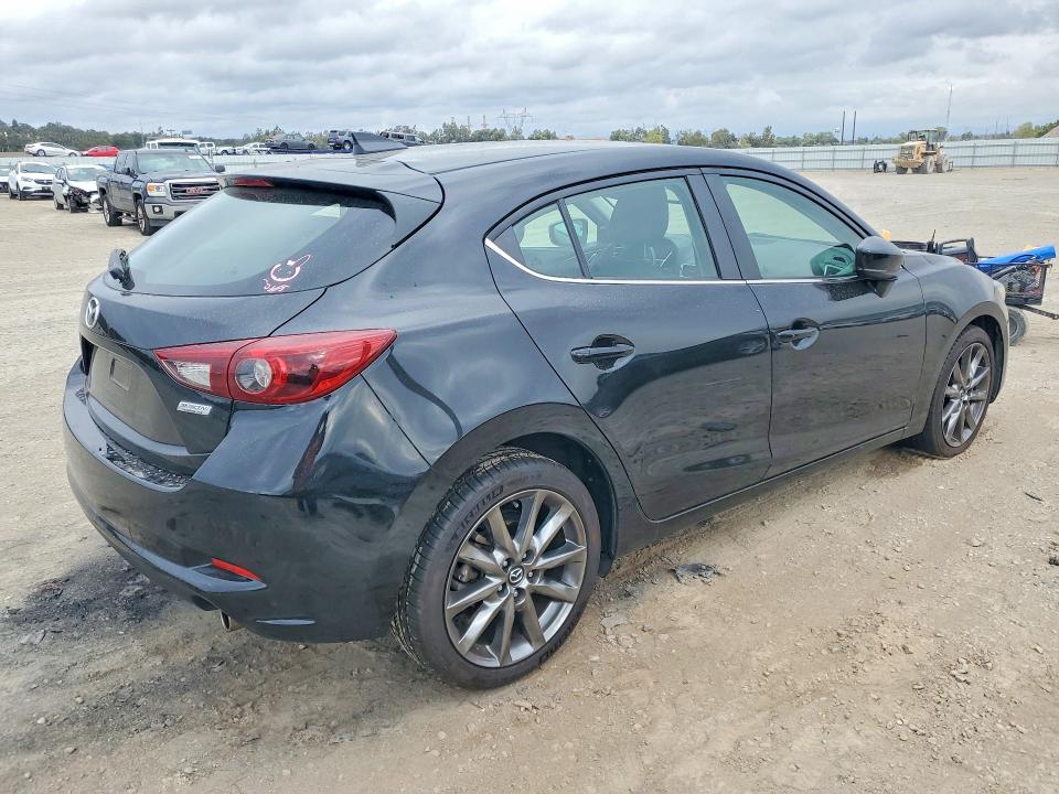 Photo 3 from auction – 2018 MAZDA 3 with VIN 3MZBN1M3XJM192818