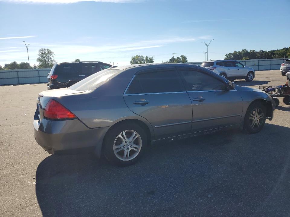 Снимка 3 от търг – 2006 HONDA ACCORD с VIN JHMCM56886C005593