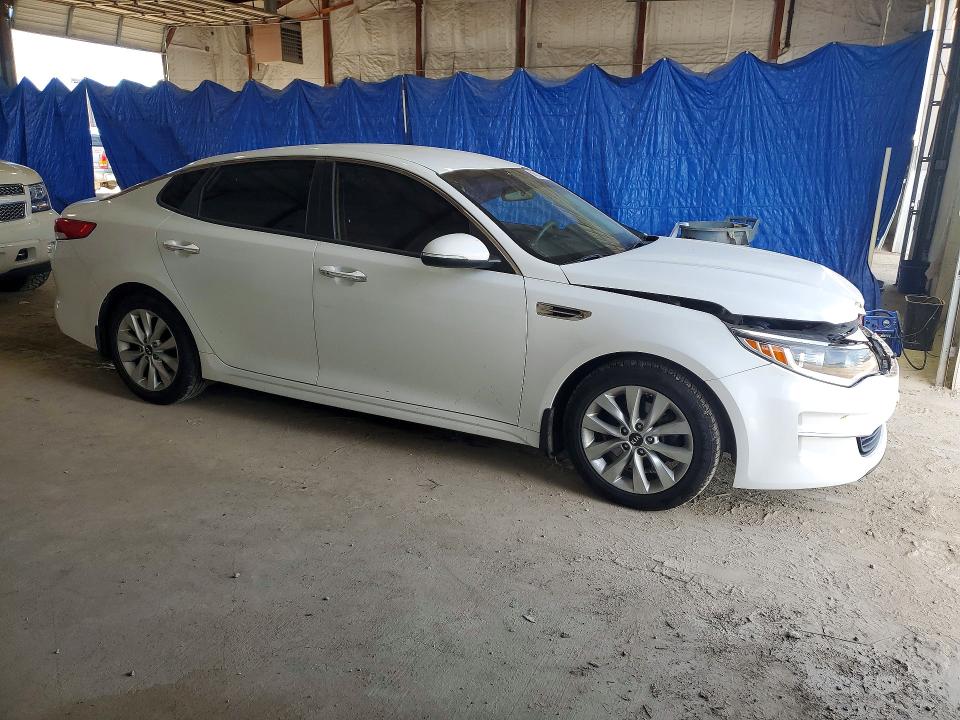 Zdjęcie 4 z aukcji – 2018 KIA OPTIMA z VIN 5XXGT4L37JG273147