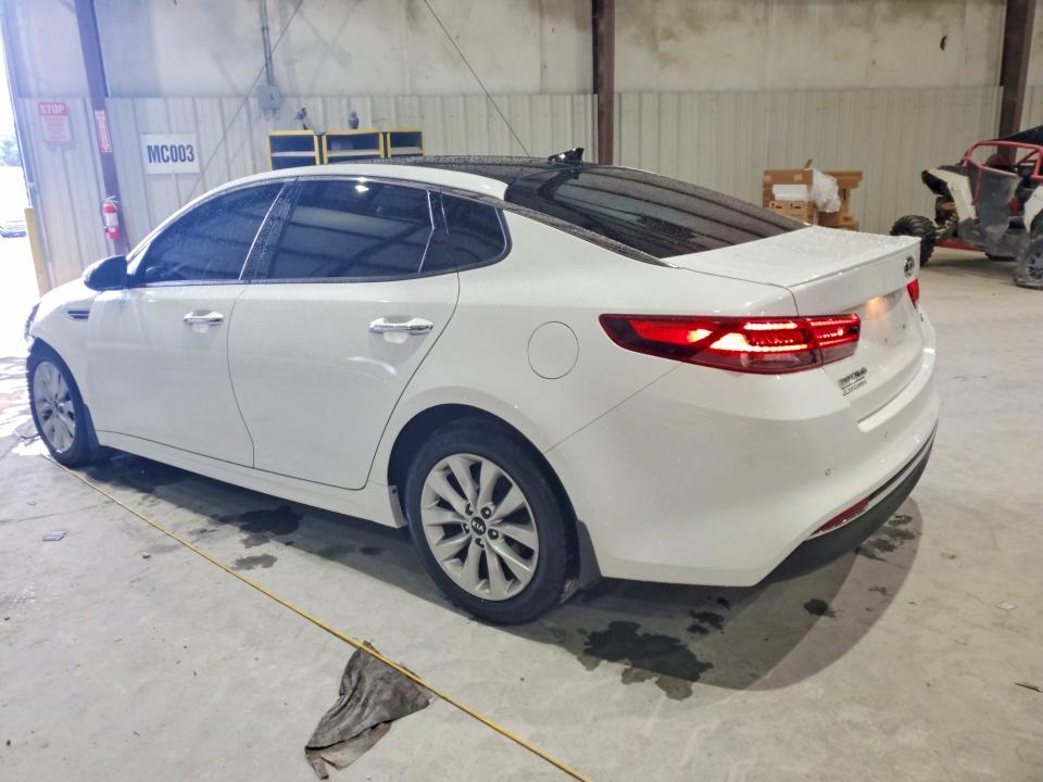 Photo 2 from auction – 2018 KIA OPTIMA with VIN 5XXGT4L31JG242153