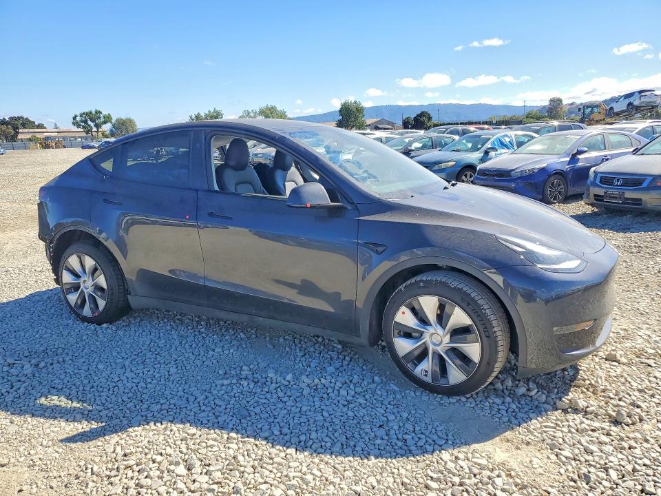 Photo 4 from auction – 2024 TESLA MODEL Y with VIN 7SAYGDEE2RF014249