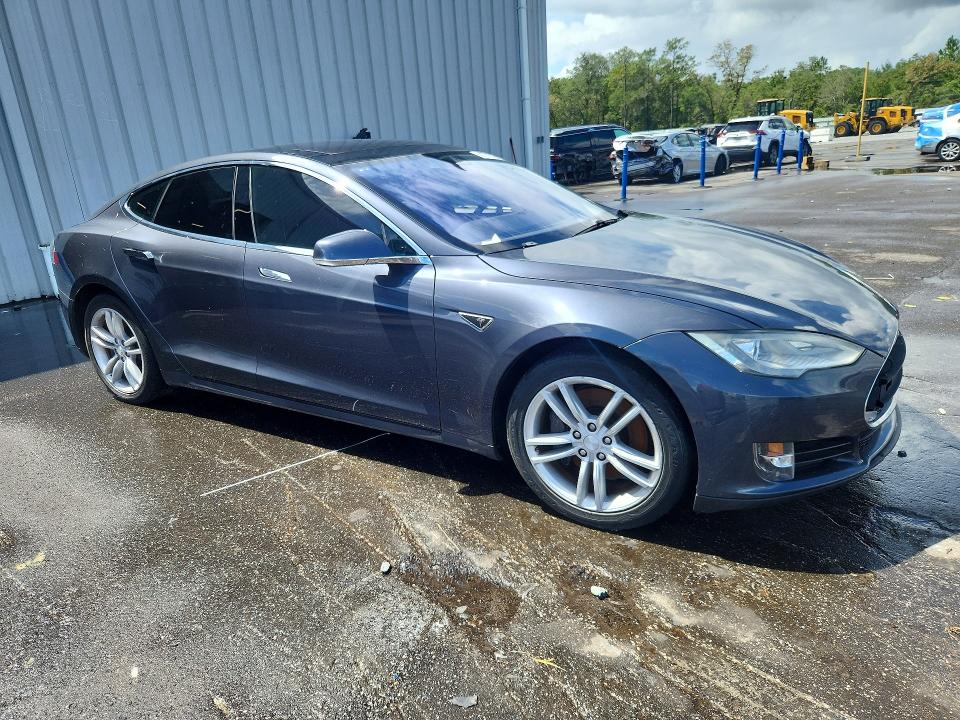 Photo 4 from auction – 2015 TESLA MODEL S with VIN 5YJSA1H19FF082832