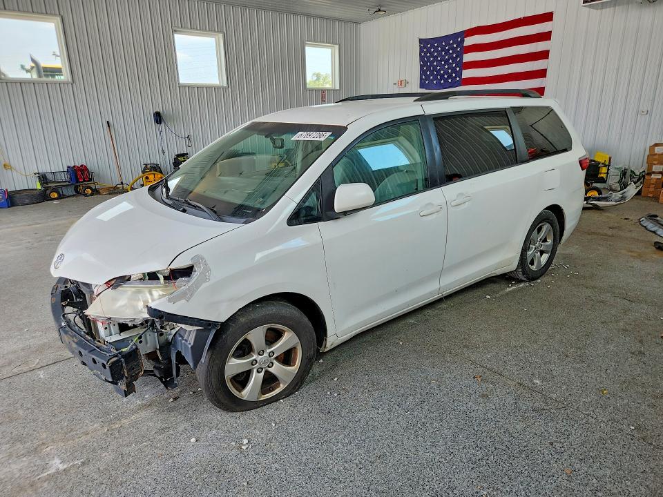 2017 TOYOTA SIENNA - Търг №67897286