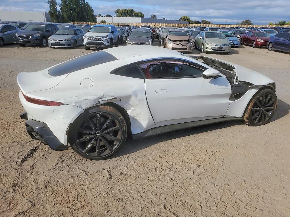 Photo 3 from auction – 2019 ASTON MARTIN VANTAGE with VIN SCFSMGAWXKGN02034