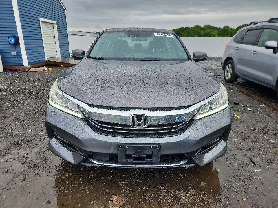 Photo 5 from auction – 2017 HONDA ACCORD with VIN JHMCR6F54HC031060