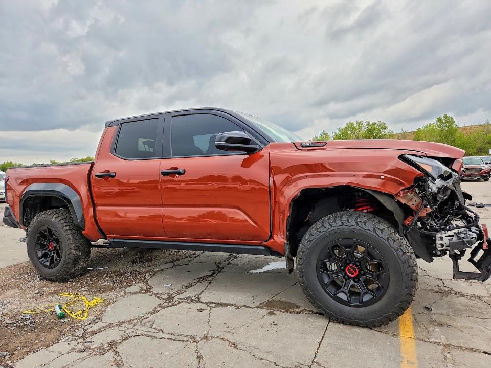 Снимка 4 от търг – 2024 TOYOTA TACOMA с VIN 3TYLC5LN4RT014149