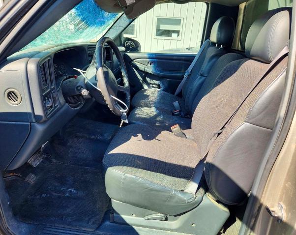 Photo 7 from auction – 2000 CHEVROLET SILVERADO with VIN 1GCEC14W2YE299135