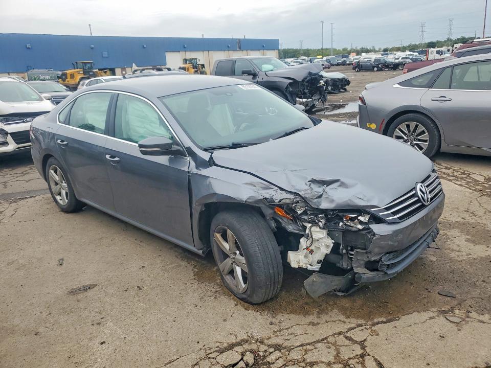 Photo 4 from auction – 2014 VOLKSWAGEN PASSAT with VIN 1VWAT7A34EC027668