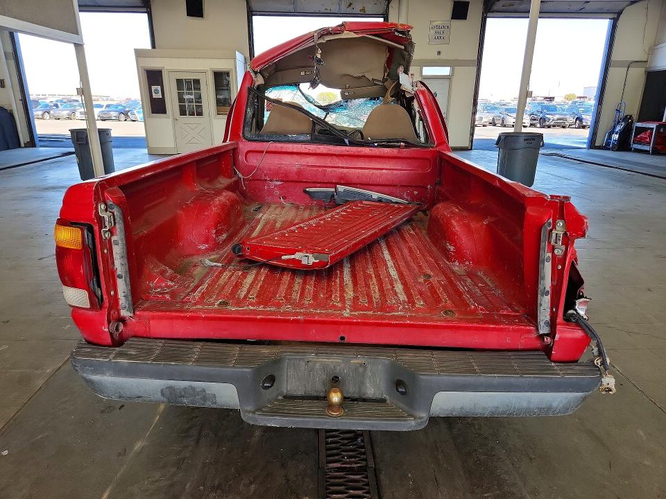 Photo 6 from auction – 1998 FORD RANGER with VIN 1FTYR10C2WUC03255