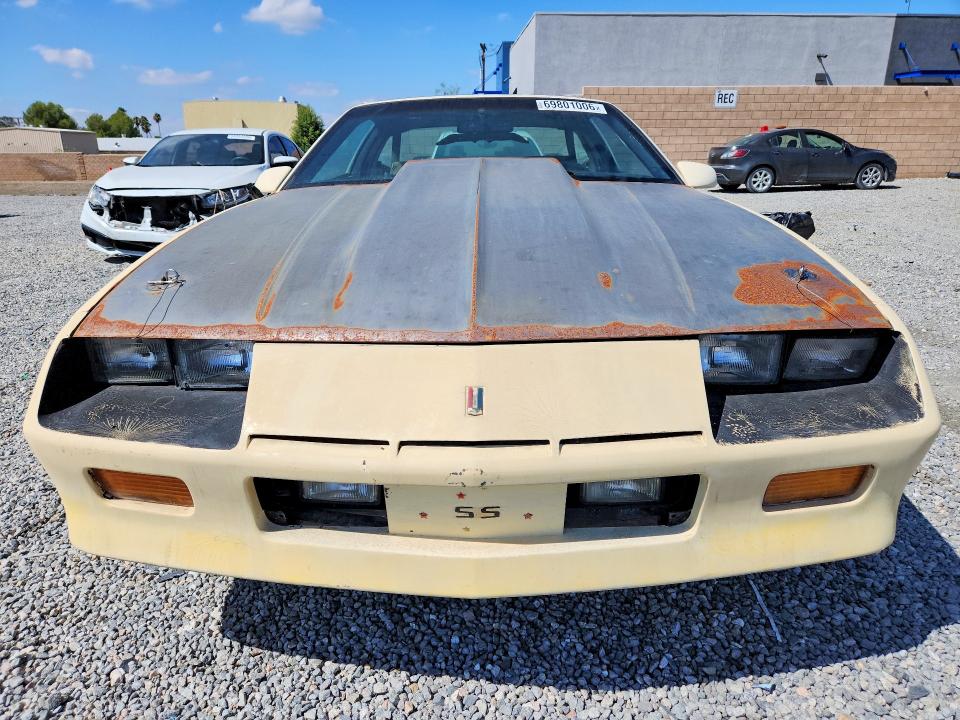 Photo 5 from auction – 1985 CHEVROLET CAMARO with VIN 1G1FP87H5FL412253
