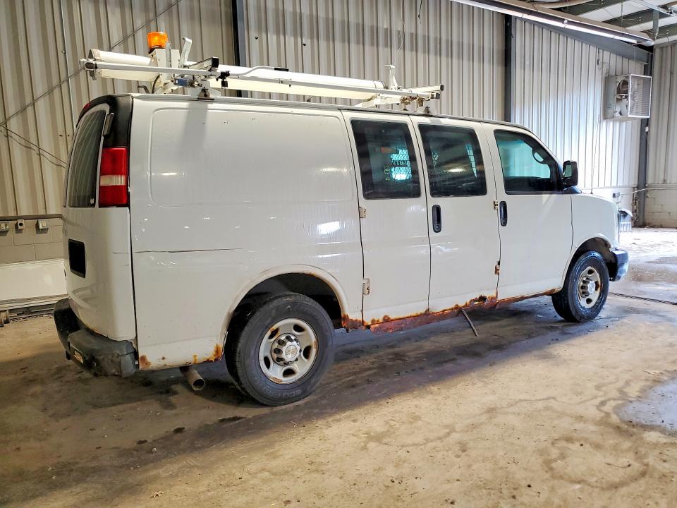 Photo 3 from auction – 2011 CHEVROLET EXPRESS G2500 with VIN 1GCWGFCA4B1169870