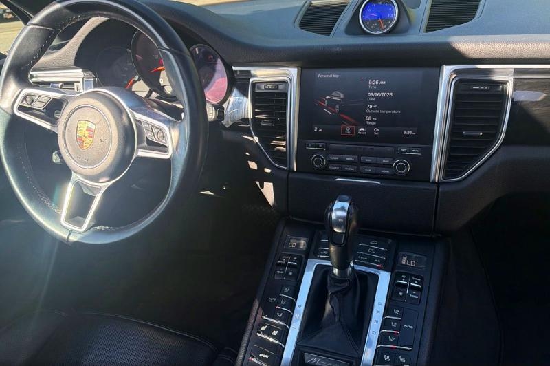 Photo 9 from auction – 2017 PORSCHE MACAN with VIN WP1AA2A55HLB05567