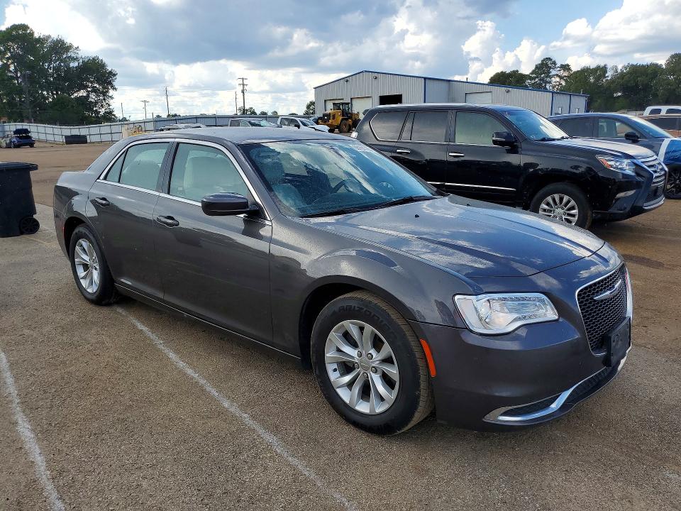 Photo 4 from auction – 2015 CHRYSLER 300 with VIN 2C3CCAAG6FH781184