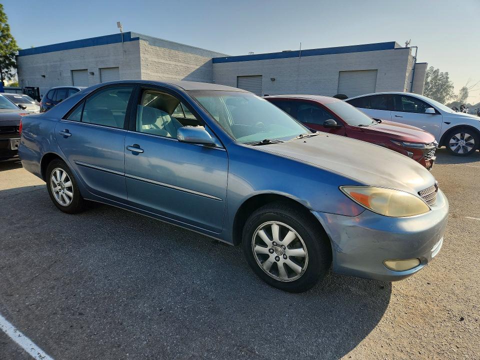 Снимка 4 от търг – 2003 TOYOTA CAMRY с VIN JTDBE30KX30196160