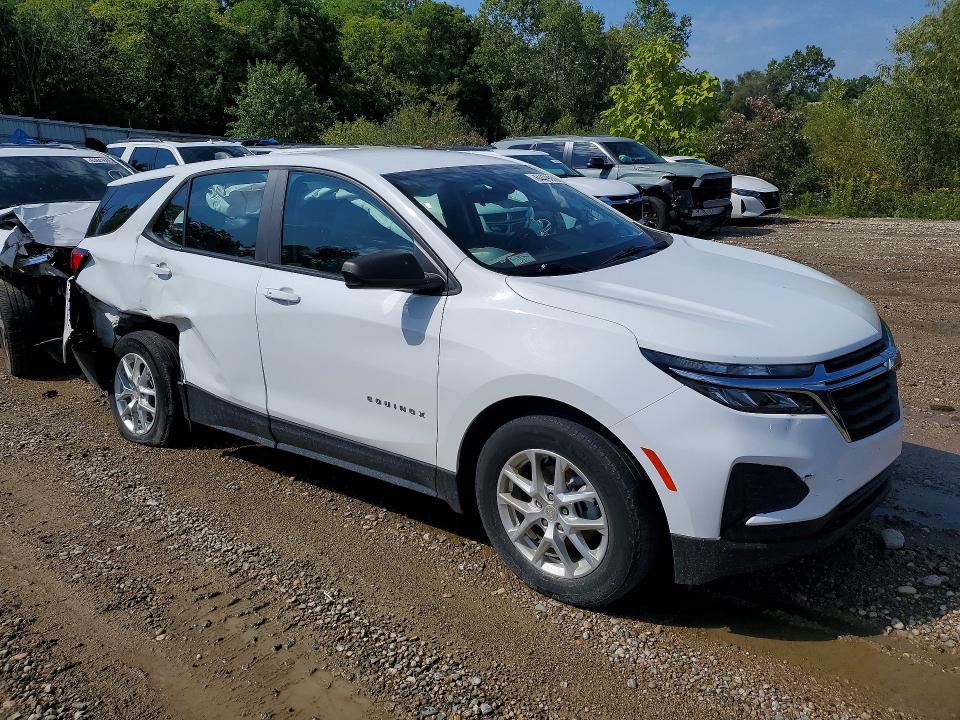 Photo 4 from auction – 2022 CHEVROLET EQUINOX with VIN 3GNAXHEV5NS236153