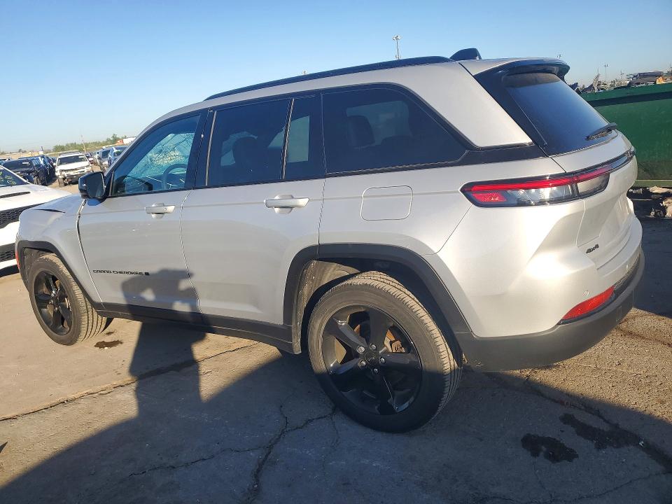 Снимка 2 от търг – 2024 JEEP GRAND CHEROKEE с VIN 1C4RJHAG2RC236093