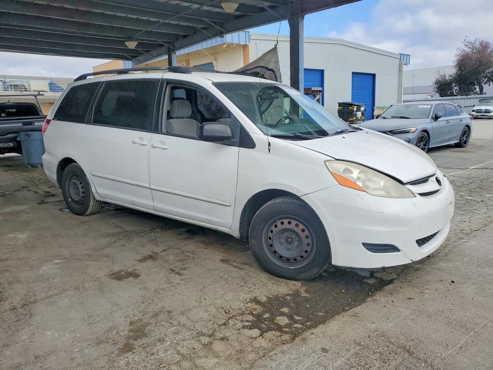 Снимка 4 от търг – 2008 TOYOTA SIENNA с VIN 5TDZK23C58S127452