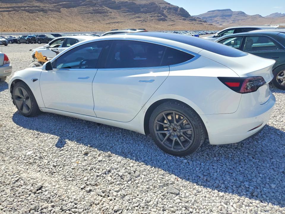Фото 2 с аукциона – 2018 TESLA MODEL 3 с VIN 5YJ3E1EA4JF044298