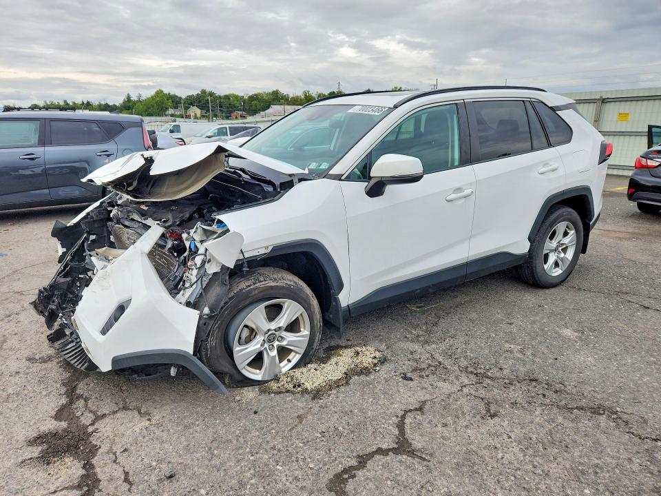 TOYOTA RAV4 2021 z numerem VIN 2T3P1RFV3MC219475 - Zdjęcie z aukcji