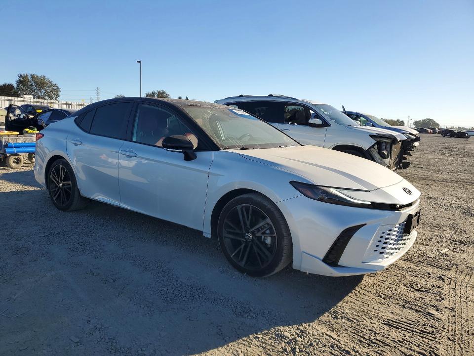Снимка 4 от търг – 2025 TOYOTA CAMRY с VIN 4T1DAACK0SU196353