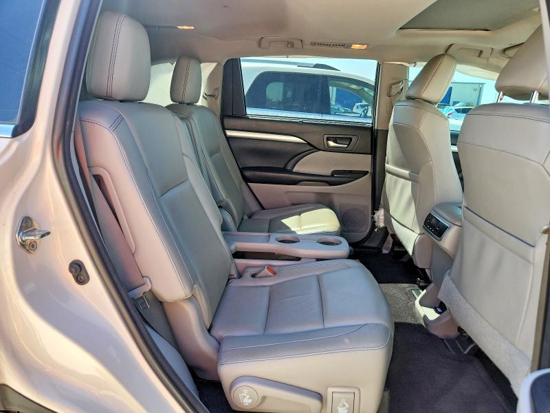 Снимка 11 от търг – 2018 TOYOTA HIGHLANDER с VIN 5TDKZRFH4JS286837