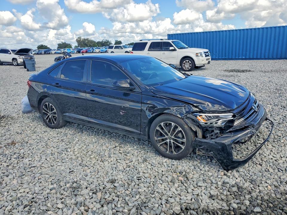 Снимка 4 от търг – 2024 VOLKSWAGEN JETTA с VIN 3VWBM7BU6RM001876
