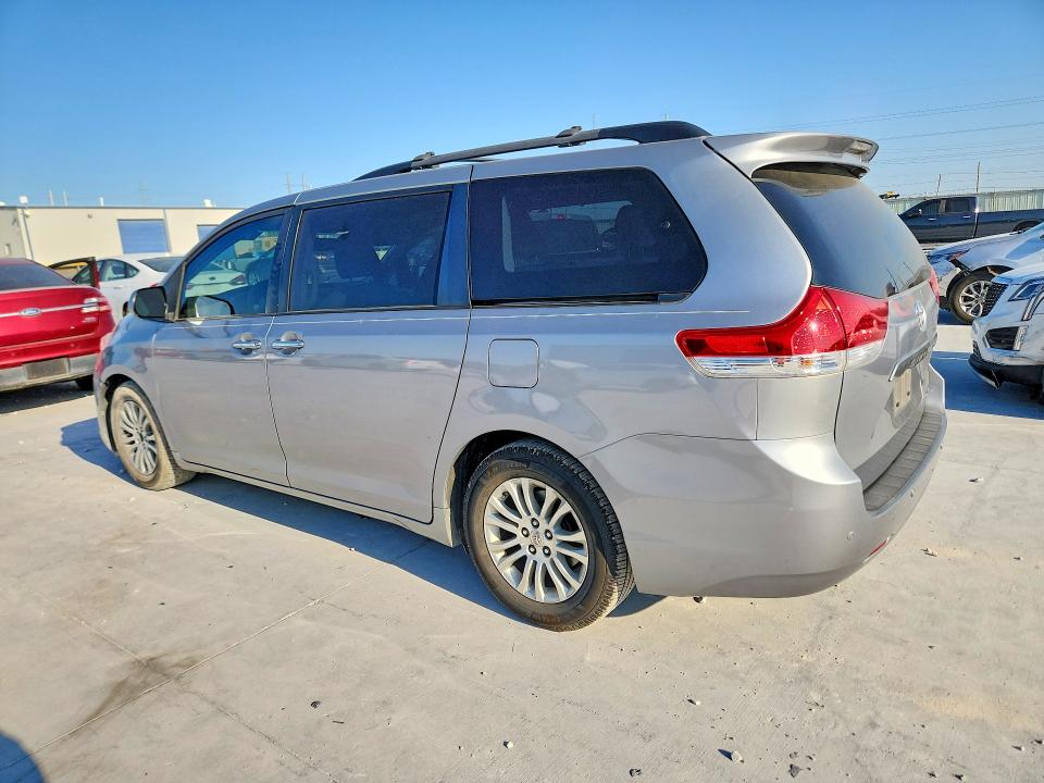 Photo 2 from auction – 2012 TOYOTA SIENNA with VIN 5TDYK3DCXCS266372