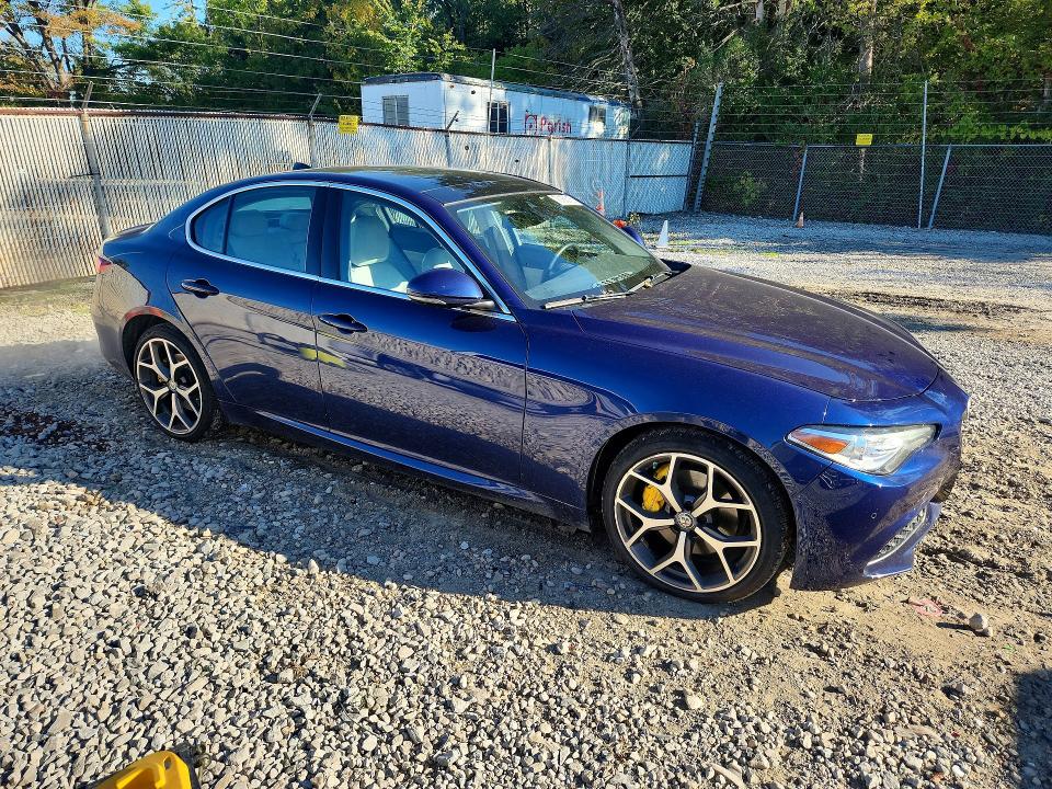 Photo 4 from auction – 2019 ALFA ROMEO GIULIA with VIN ZARFANAN5K7612371