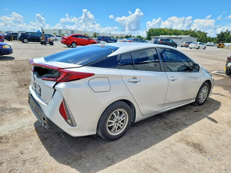 Photo 3 from auction – 2017 TOYOTA PRIUS PRIME with VIN JTDKARFP0H3056514