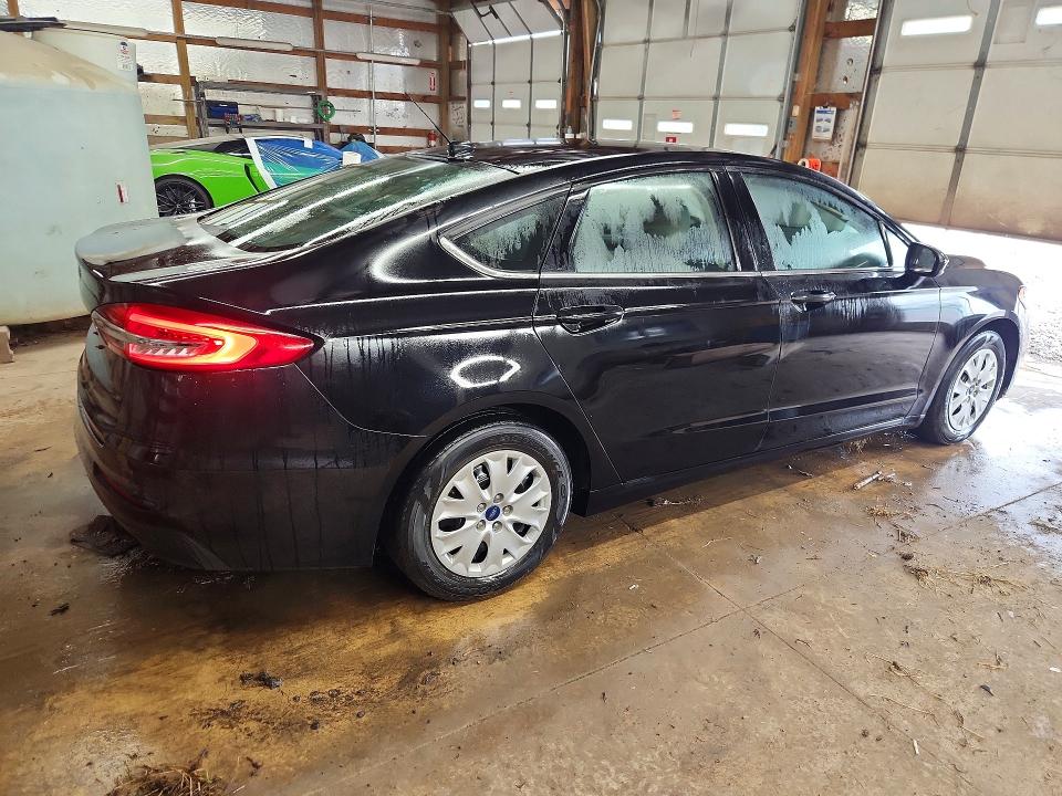 Photo 3 from auction – 2019 FORD FUSION with VIN 3FA6P0G72KR278562