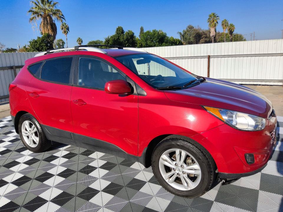 Photo 4 from auction – 2011 HYUNDAI TUCSON with VIN KM8JU3AC6BU212024