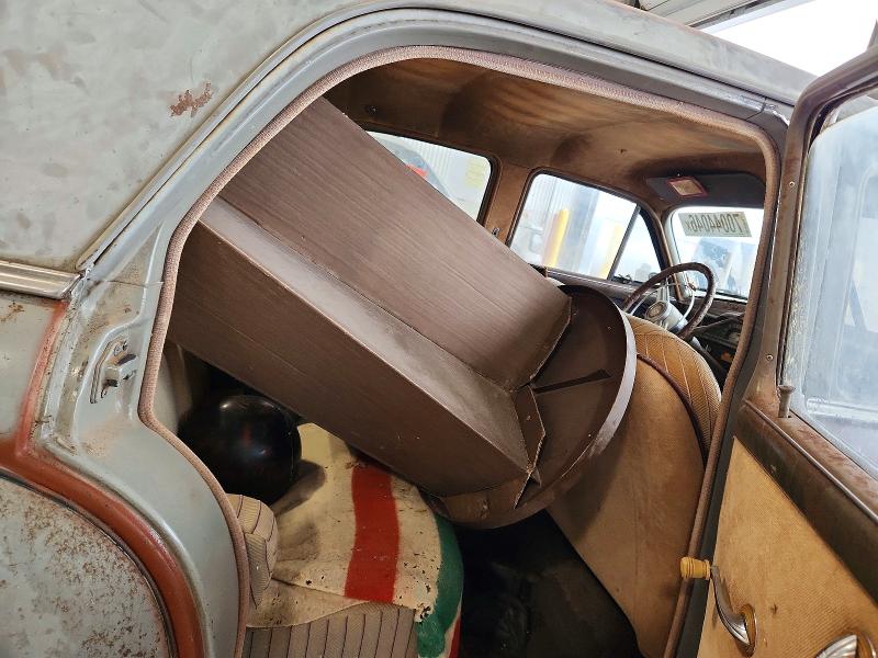 Снимка 10 от търг – 1951 PONTIAC STREAMLINER с VIN 12797914