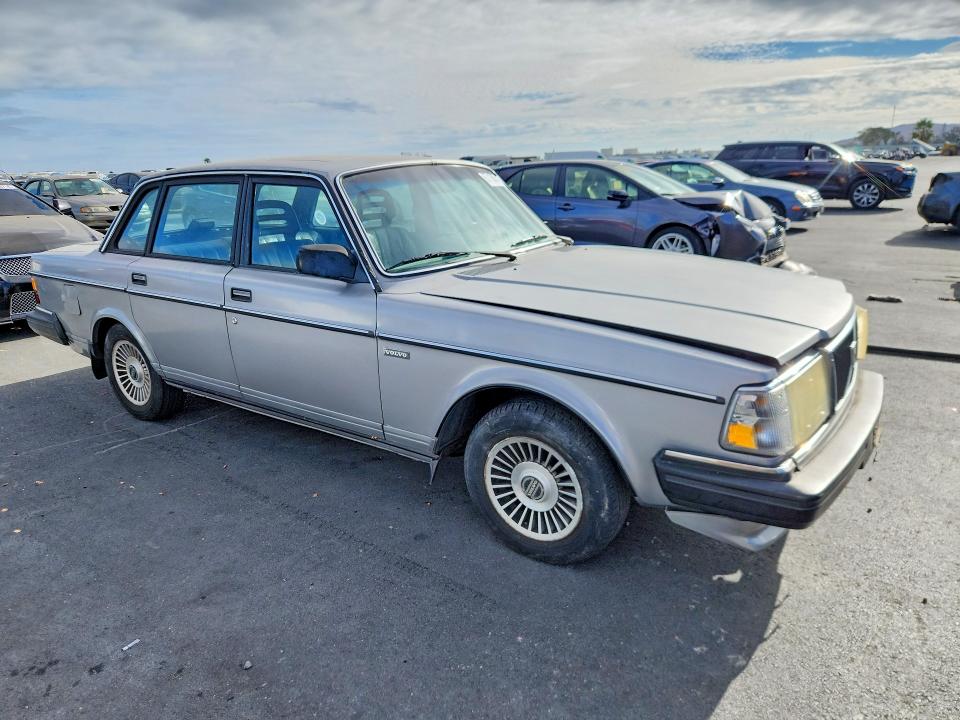 Photo 4 from auction – 1988 VOLVO 244 with VIN YV1AX8840J1332015