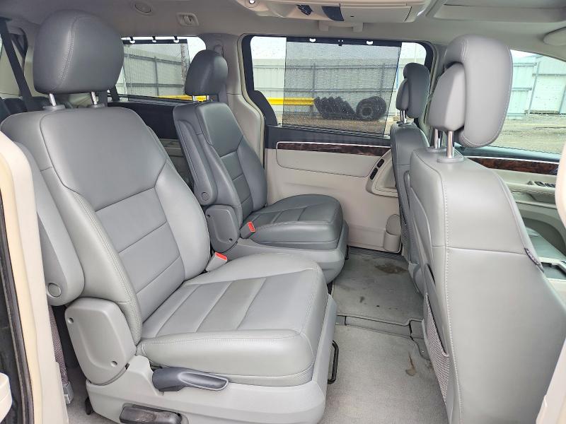Photo 11 from auction – 2011 VOLKSWAGEN ROUTAN with VIN 2V4RW6DG9BR717155